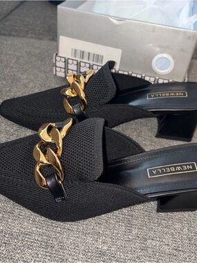 NEWBEllA Black Pointed Mule with Gold Chain Accent Women’s Size:7